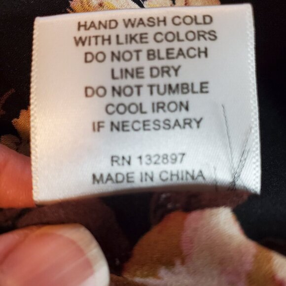 NWT ROSE & OLIVE SZ XL Floral Roses Pink Black Cold Shoulder Ruffles Blouse - Picture 7 of 7